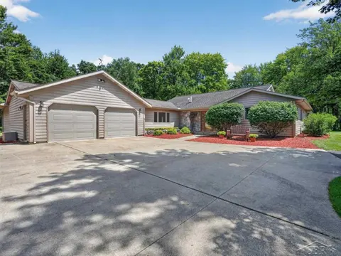 457 E Mier Road, Sanford MI 48657 photo 2