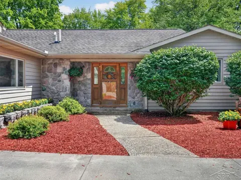 457 E Mier Road, Sanford MI 48657 photo 3
