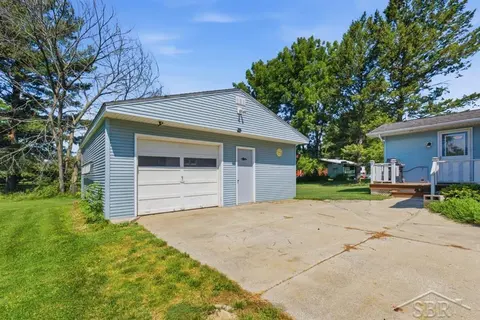 4665 N River Road, Freeland MI 48623 photo 4