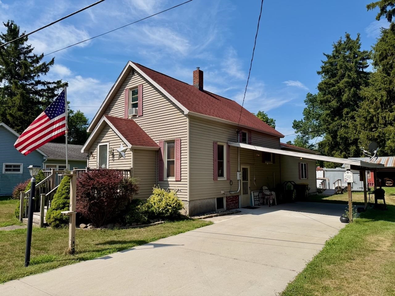 623 N Line Street, Chesaning MI 48616 photo 1
