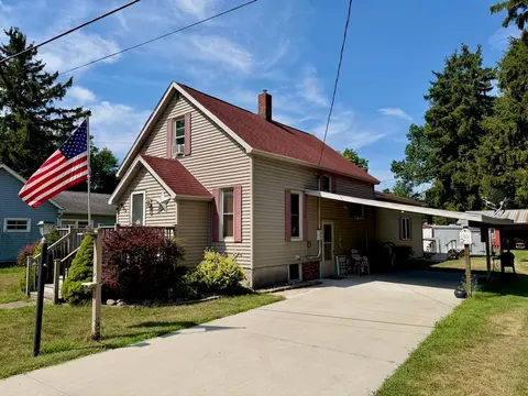 623 N Line Street, Chesaning MI 48616 home for sale