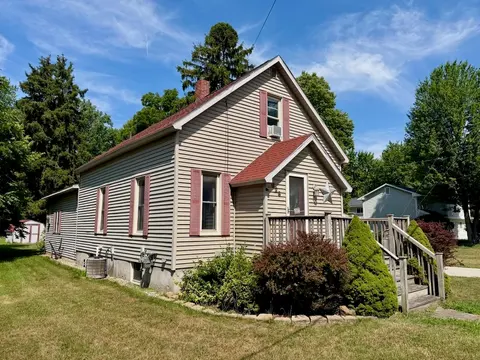 623 N Line Street, Chesaning MI 48616 photo 3