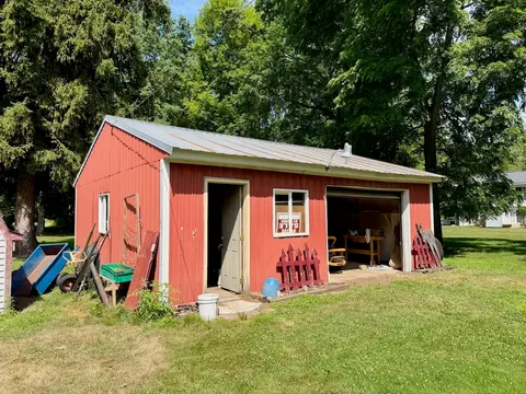 623 N Line Street, Chesaning MI 48616 photo 5