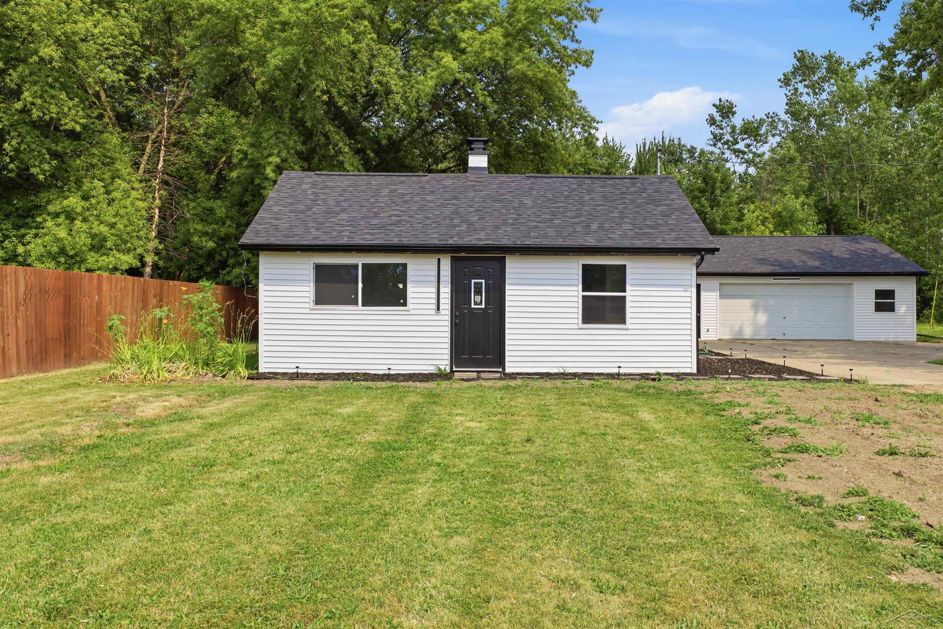 9095 East Road, Burt MI 48417 photo 1