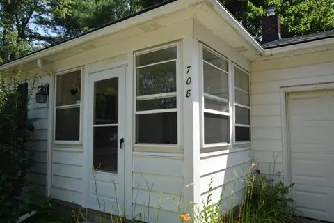 708 Cypress Street, Midland MI 48642 photo 2