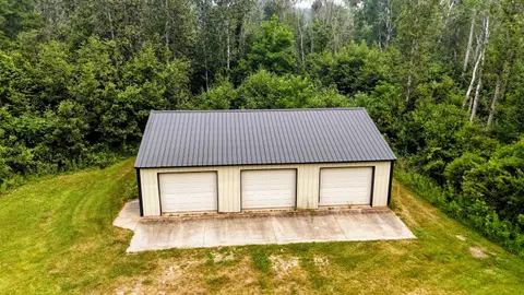 3625 N Hoover Avenue, Gladwin MI 48624 photo 3