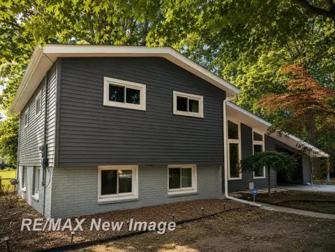 5121 Queen Drive, Bridgeport MI 48722 photo 3