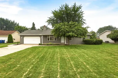 4621 S Wintergreen Drive, Saginaw MI 48603 photo 2