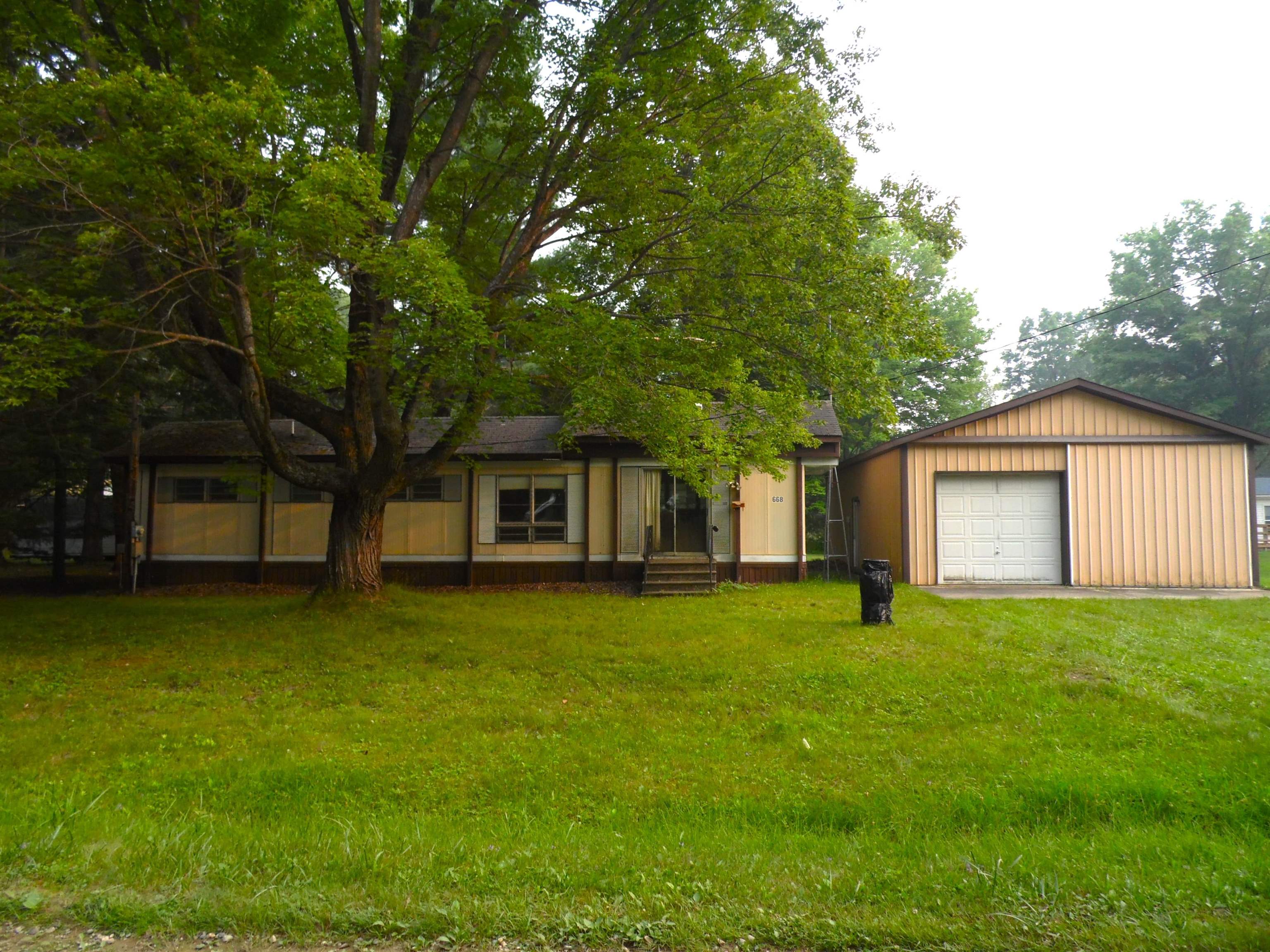 668 Big Oaks Street, Gladwin MI 48624-9766 photo 1