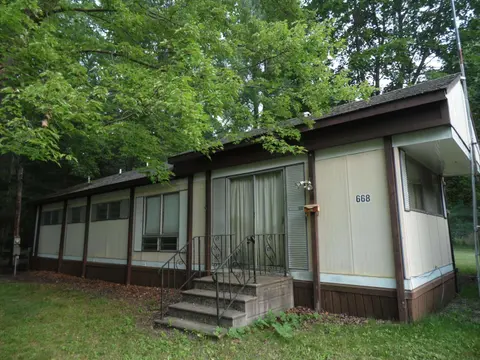 668 Big Oaks Street, Gladwin MI 48624-9766 photo 4