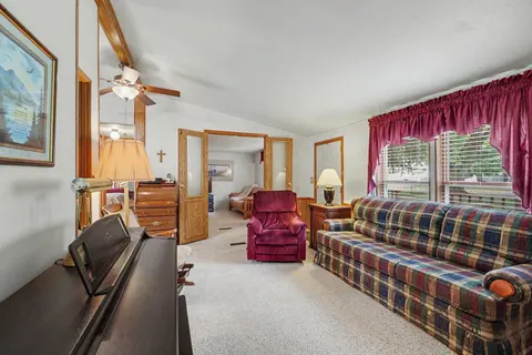 425 E Maple Street, Gladwin MI 48624 photo 5