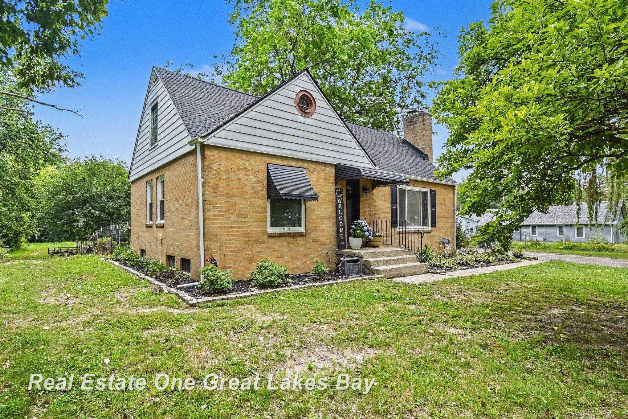 5250 N Center Road, Saginaw MI 48604 photo 1