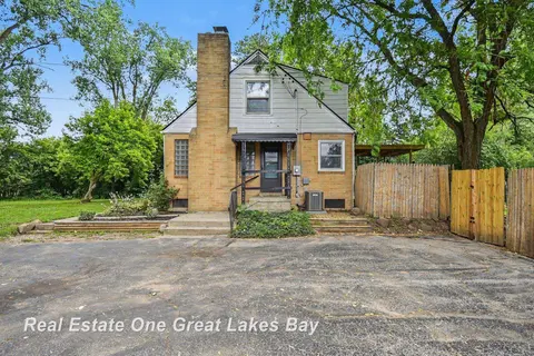 5250 N Center Road, Saginaw MI 48604 photo 2