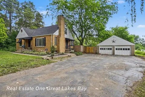 5250 N Center Road, Saginaw MI 48604 photo 3