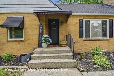 5250 N Center Road, Saginaw MI 48604 photo 4
