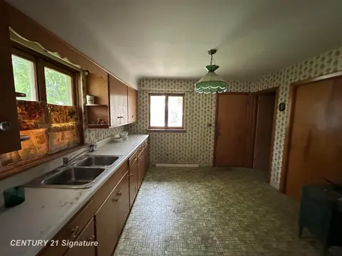 2587 Kuhlman Drive, Saginaw MI 48603 photo 3