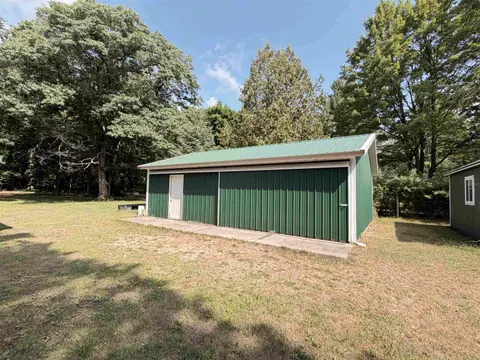 2976 S Clare Avenue, Harrison MI 48625 photo 2