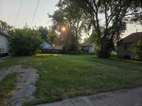 208 S Sheridan Street, Bay City MI 48604 photo 2