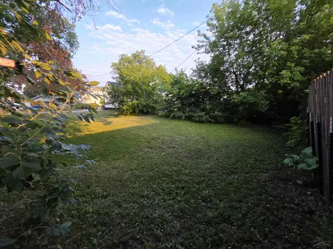 208 S Sheridan Street, Bay City MI 48604 photo 3