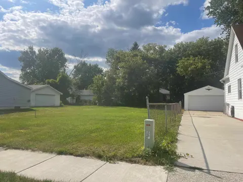 317 N Bates Street, Saginaw MI 48602 photo 3