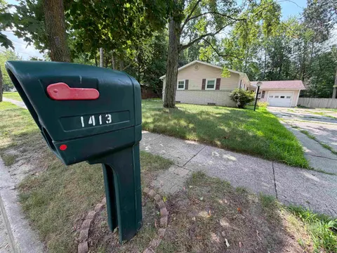 1413 Dilloway Drive, Midland MI 48640 home for sale