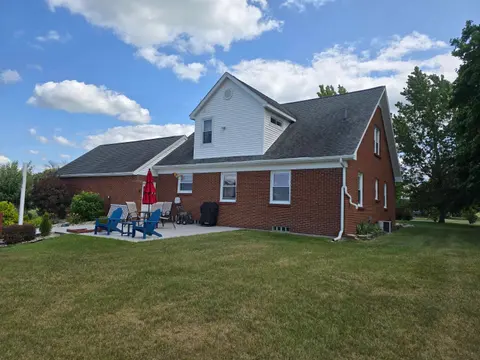 824 W Center Road, Essexville MI 48732 photo 2