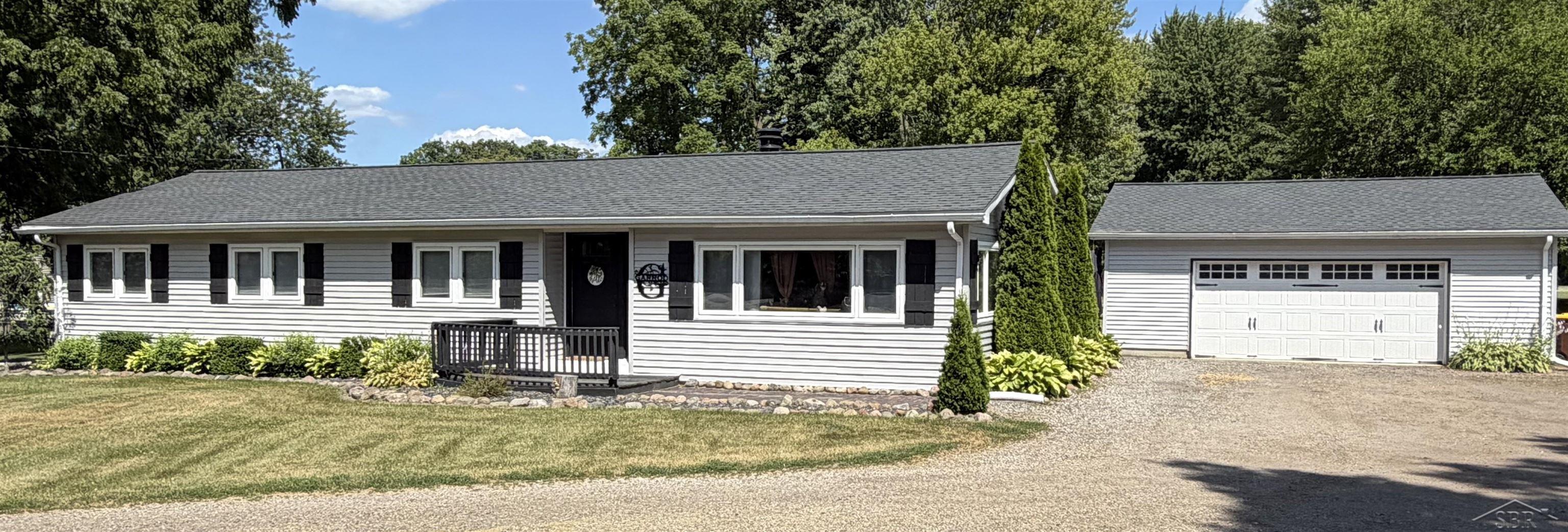 325 S Main Street, Chesaning MI 48616 photo 1