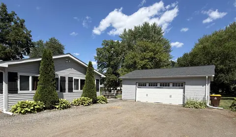 325 S Main Street, Chesaning MI 48616 photo 2