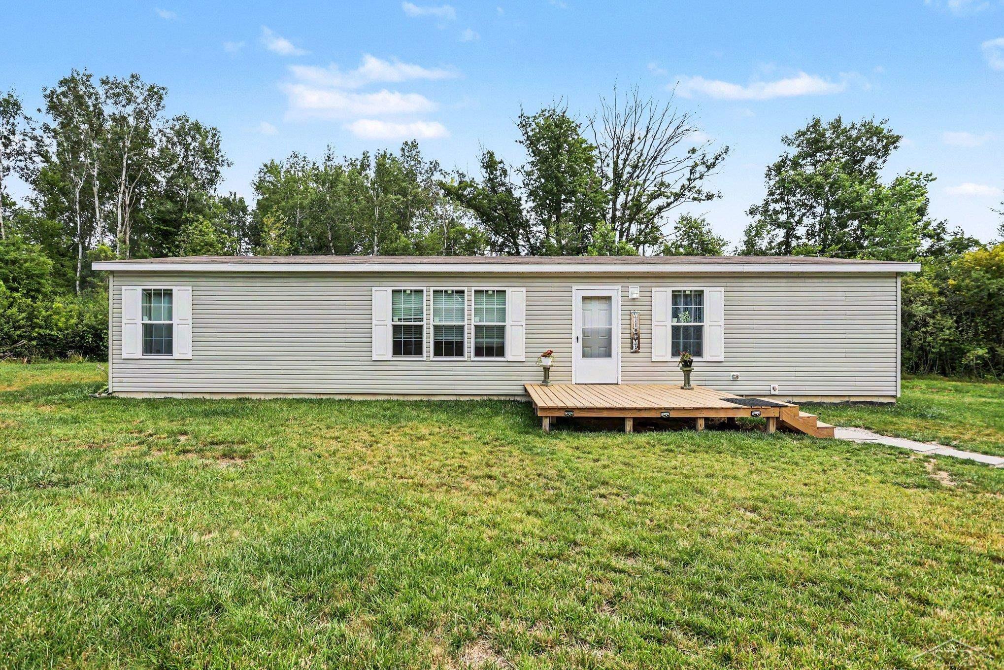 130 W Bradford Road, Midland MI 48640 photo 1