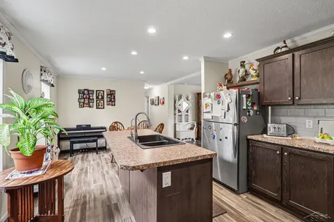 130 W Bradford Road, Midland MI 48640 photo 3