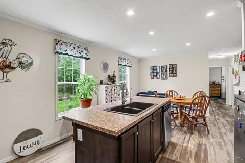 130 W Bradford Road, Midland MI 48640 photo 4