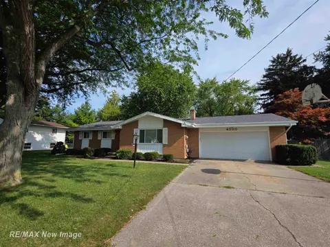 4200 S Wayside Drive, Saginaw MI 48603 photo 2