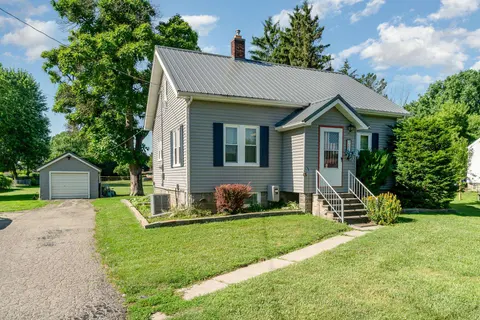 3685 Shattuck Road, Saginaw MI 48603 photo 2