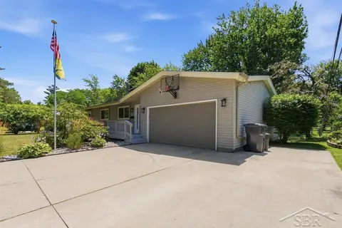 2208 Brookfield Drive, Midland MI 48642 photo 2
