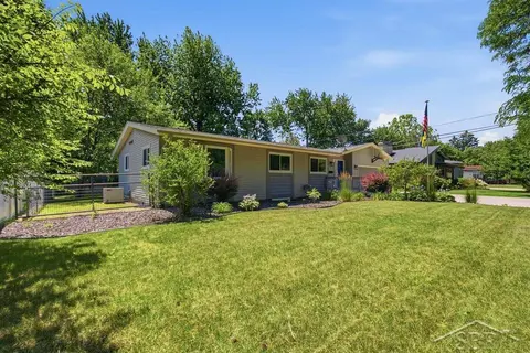 2208 Brookfield Drive, Midland MI 48642 photo 3