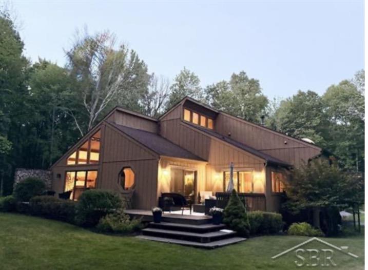 4372 E Monroe Road, Midland MI 48642 photo 1