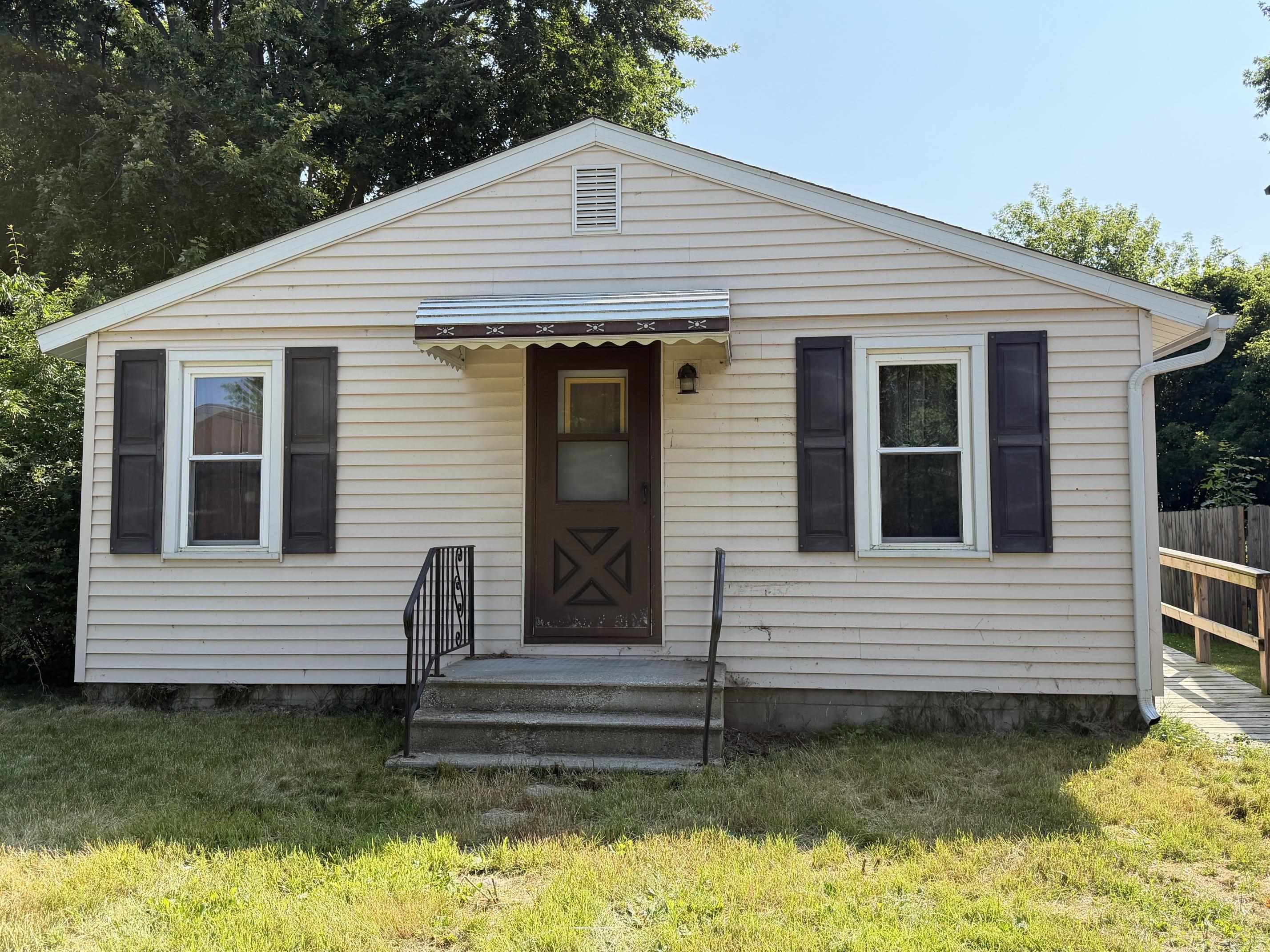 1052 Pine Road, Bay City MI 48706 photo 1