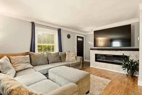4518 Jefferson Avenue, Midland MI 48640 photo 3