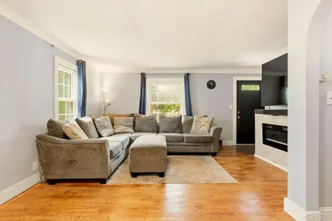 4518 Jefferson Avenue, Midland MI 48640 photo 4