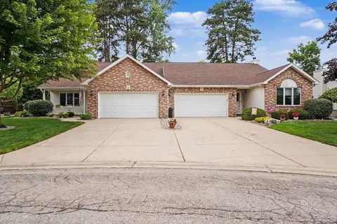 8 Thornapple Court, Saginaw MI 48603 condo for sale