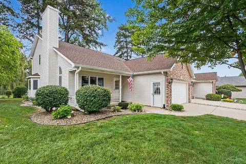 8 Thornapple Court, Saginaw MI 48603 photo 2