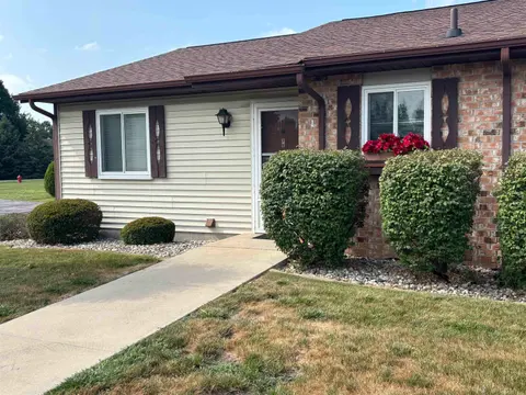 437 W Schleier Street Unit 1, Frankenmuth MI 48734 photo 2