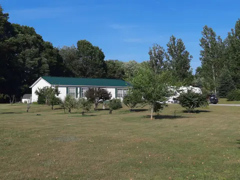 4724 Stone Drive, Millington MI 48746 photo 2