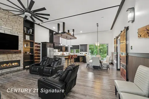 3568 E Douglas Drive, Midland MI 48642 photo 2