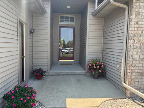 3092 Gaslight Court, Bay City MI 48706 photo 2