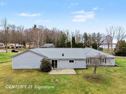 474 W Taylor Drive, Sanford MI 48657 photo 3