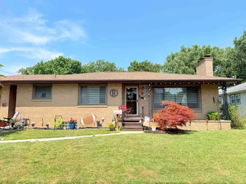 302 W Smith Street, Bay City MI 48706 photo 2