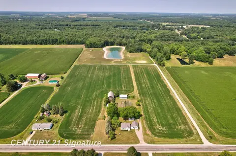 2250 S Hemlock Road, Hemlock MI 48626 photo 2