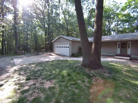 701 Westlawn Street, Harrison MI 48625 photo 2