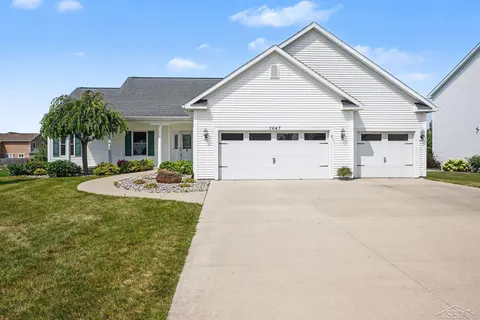 3647 Coachmans Ridge Drive, Saginaw MI 48603 photo 2